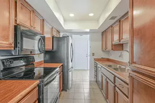 807 E Michelle Dr, Phoenix, AZ 85022 - Photo 3