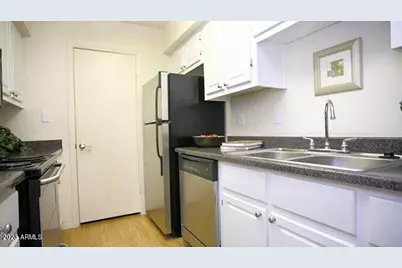 10002 N 7th Street #B3, Phoenix, AZ 85020 - Photo 3