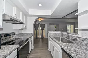 792 E Eugie Ave, Phoenix, AZ 85022 - Photo 13