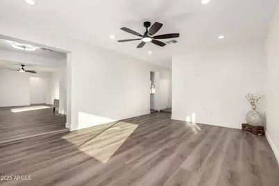 2231 N 38th Way, Phoenix, AZ 85008 - Photo 7