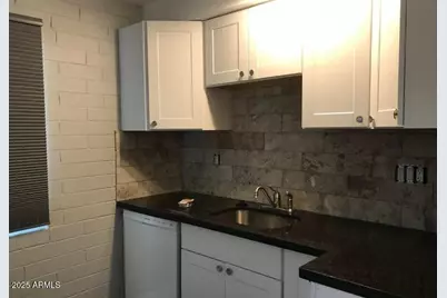 2513 N 48th Place, Phoenix, AZ 85008 - Photo 1