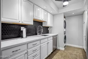 10444 N 69th St, Paradise Valley, AZ 85253 - Photo 1