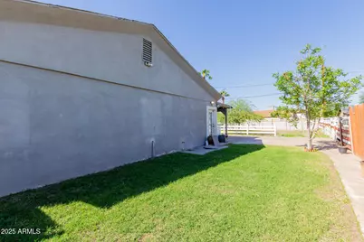 632 W Jones Avenue, Phoenix, AZ 85041 - Photo 25