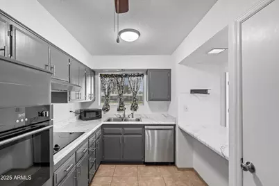 10345 W Peoria Avenue, Sun City, AZ 85351 - Photo 9