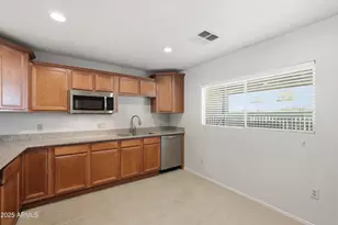 4849 E Lake Point Cir, Phoenix, AZ 85044 - Photo 9