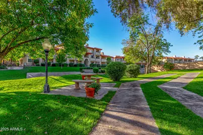10240 N 12th Place #2, Phoenix, AZ 85020 - Photo 33