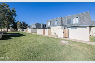 3215 W Royal Palm Road, Phoenix, AZ 85051 - Photo 1