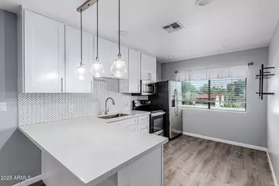 749 E Montebello Avenue #230, Phoenix, AZ 85014 - Photo 9