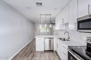 749 E Montebello Ave, Phoenix, AZ 85014 - Photo 11