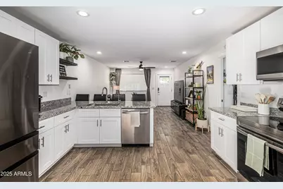 5807 S 13th Avenue, Phoenix, AZ 85041 - Photo 9