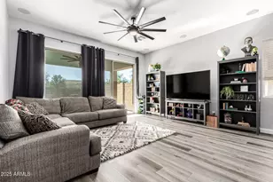 42044 N 44th Dr, Phoenix, AZ 85086 - Photo 9