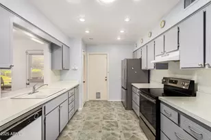 9915 W Sandstone Dr, Sun City, AZ 85351 - Photo 11