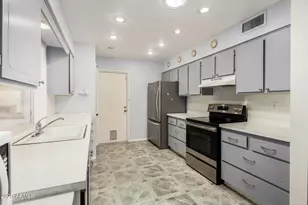 9915 W Sandstone Dr, Sun City, AZ 85351 - Photo 11