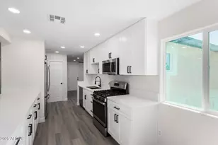 5706 W Sells Cir, Phoenix, AZ 85031 - Photo 9