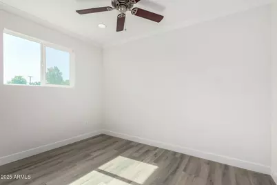 5706 W Sells Circle, Phoenix, AZ 85031 - Photo 13