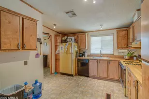 2844 E Oraibi Dr, Phoenix, AZ 85050 - Photo 15
