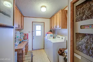 2844 E Oraibi Dr, Phoenix, AZ 85050 - Photo 31