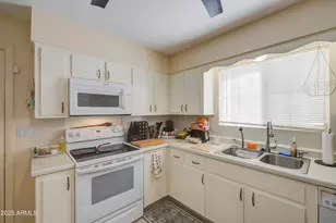 10318 W Corte Del Sol Este --, Sun City, AZ 85351 - Photo 9