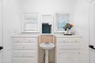 1637 E Earll Dr, Phoenix, AZ 85016 - Photo 27