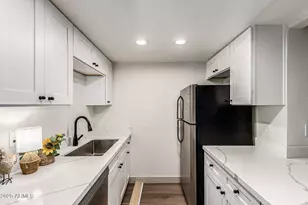 7557 N Dreamy Draw Dr, Phoenix, AZ 85020 - Photo 9