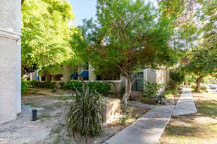 7557 N Dreamy Draw Dr, Phoenix, AZ 85020 - Photo 19