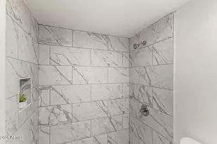 7557 N Dreamy Draw Dr, Phoenix, AZ 85020 - Photo 17