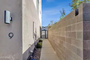 2727 E Thomas Rd, Phoenix, AZ 85016 - Photo 3