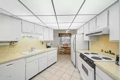 10880 W Emerald Drive, Sun City, AZ 85351 - Photo 11