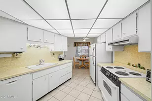 10880 W Emerald Dr, Sun City, AZ 85351 - Photo 11