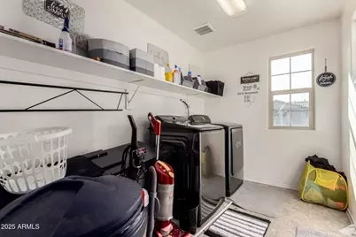 7946 W Encinas Lane, Phoenix, AZ 85043 - Photo 37