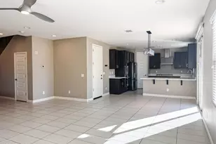 4711 E Daley Ln, Phoenix, AZ 85050 - Photo 7