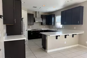 4711 E Daley Ln, Phoenix, AZ 85050 - Photo 9