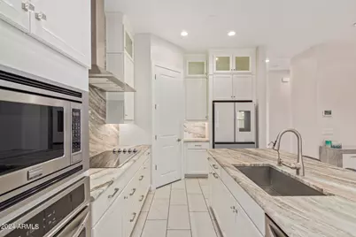 18030 N 66th Place, Phoenix, AZ 85054 - Photo 11