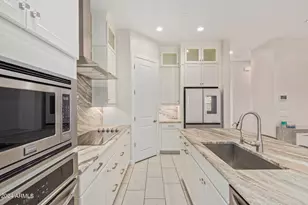 18030 N 66th Pl, Phoenix, AZ 85054 - Photo 11