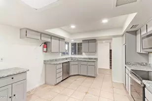 5616 N 42nd Ln, Phoenix, AZ 85019 - Photo 13