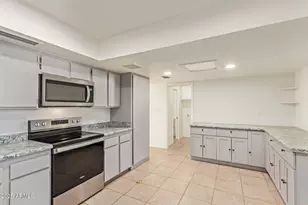 5616 N 42nd Ln, Phoenix, AZ 85019 - Photo 11