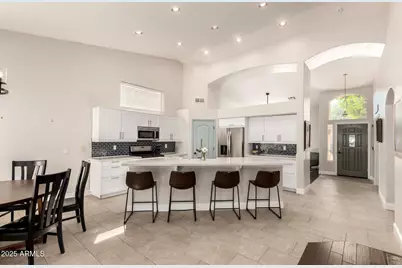 688 W Juanita Avenue, Gilbert, AZ 85233 - Photo 3