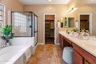 2736 E Sourwood Dr, Gilbert, AZ 85298 - Photo 9