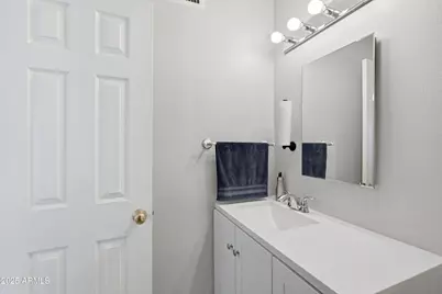 19 E Canterbury Court, Phoenix, AZ 85022 - Photo 15