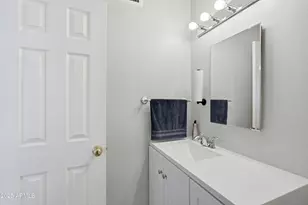 19 E Canterbury Ct, Phoenix, AZ 85022 - Photo 15