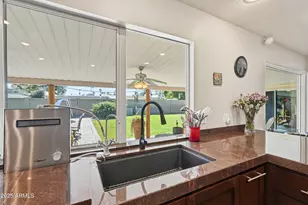 19 E Canterbury Ct, Phoenix, AZ 85022 - Photo 19