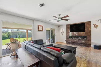 19 E Canterbury Court, Phoenix, AZ 85022 - Photo 9