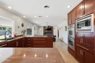 19 E Canterbury Ct, Phoenix, AZ 85022 - Photo 17