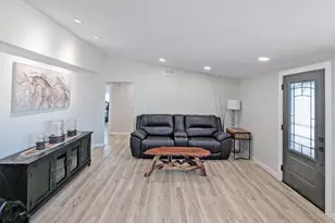 19617 N 27th St, Phoenix, AZ 85050 - Photo 3