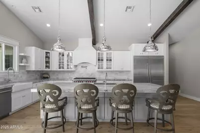 4933 E Whitton Avenue, Phoenix, AZ 85018 - Photo 1