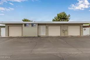 10050 W Lancaster Dr, Sun City, AZ 85351 - Photo 23