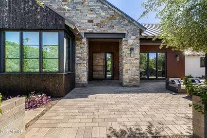 4535 N 49th Place, Phoenix, AZ 85018 - Photo 11