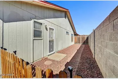 8043 W Windrose Drive, Peoria, AZ 85381 - Photo 17