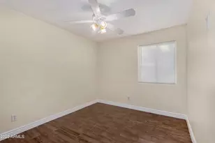 2555 E Mobile Ln, Phoenix, AZ 85040 - Photo 13