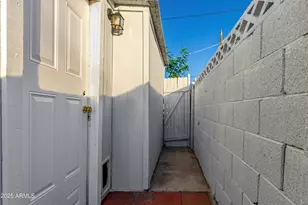 2555 E Mobile Ln, Phoenix, AZ 85040 - Photo 19